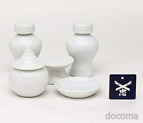 商品の特徴・瓶子 2寸 2本 ・水玉 1寸3分 1個・高月 1寸5分 1個・平皿1寸5分 1枚・「伊勢 - 宮忠 -」や「伊勢 宮忠」は株式会社宮忠の登録商標です。・当社規定に基づき、返品または交換対応いたします。・※宮忠の写真やカートに相乗りをして別の商品を販売する業者にご注意ください。お客様都合のキャンセルはお控えください。また他モールにて併売を行っており、Amazon 社のFBA マルチチャネルサービスを一部活用しております。梱包にAmazon ロゴの記載やAmazonの配達員が商品をお届け、また置き配になる可能性がございますので予めご了承ください。
