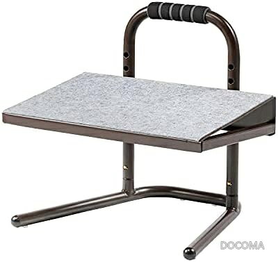 商品の特徴・自分の体格に合わせて、高さを6段階に変更できるフットレストです。オフィスワークでも、在宅ワークでも、お使いいただけます。・フットレストの下の隙間に、靴やスリッパを収納可能です。底面には滑り止めがあり、フットレストの位置がズレるのを防ぎます。・移動させやすいグリップ付きです。素足でも乗せやすいフェルト付きです。横幅40cm×奥行き25cmの足置きです。・【仕様】 製品カラー：ブラウン 製品サイズ：W400×D345×H366mm 製品重量：3.18kg・耐荷重：25kg 出荷形態:ノックダウン組立式 材質:スチール（エポキシ樹脂粉体塗装）、足置き部表面 フェルト 取説:あり（日本語）お客様都合のキャンセルはお控えください。また他モールにて併売を行っており、Amazon 社のFBA マルチチャネルサービスを一部活用しております。梱包にAmazon ロゴの記載やAmazonの配達員が商品をお届け、また置き配になる可能性がございますので予めご了承ください。