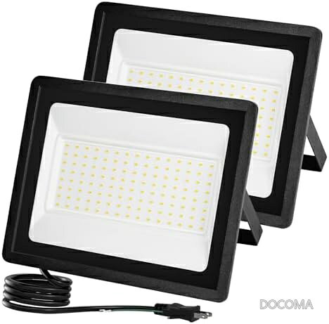 商品の特徴・【100W超高輝度型LED投光器＆省エネ】本投光器は、基板に広面積・高密度に高光効なSMDチップを実装することで、驚くほどの明るさを実現しました！100Wで全光束15000LMまでできます。白熱電球1500w相当の明るさに匹敵！70%以上の電気代を節約出来ます。更に、当社のLED投光器はAC100V〜110Vまで対応可能です。電源を内蔵しているため、AC110V〜100Vの電圧で使用する場合も消費電力は変わらないです。安定した明るさを提供し、省エネで長寿命を実現！ 「高輝度」「120°広角照明」「低消費電力」「長寿命」などの特性を持ちながら、値段もそんなに高くはありません！・【優れた放熱性】led投光器の寿命が短くなる原因は基本的に熱なのです。投光器は、放熱が追いついていないと寿命が短くなるのです。弊社のワークライトは、散熱性能に優れたアルミウムを採用し、放熱が速く、効率が良く、更に大量の櫛型ヒートシンクは空気対流の原理に基づいて設計されることで、熱ダレによる故障を防ぎ、迅速に投光器ライトの放熱問題を解決し、更に長寿命を実現しました。放熱スペースを十分に確保し、同時に放熱面積を大幅にアップしました。・【高品質素材・IP66防水防塵】投光器は高品質素材を採用し、従来品より耐熱強化ガラスを使用し、いかなる極端な条件下でも明るい光を照射することができます。 また、軽量で強度が高いアルミボディーと組み合わせ、耐久性と安定性を高めています。 本製品はIP66認証を取得しており、突然の雨や雪でもスムーズに作動します。LED作業灯は防塵防水仕様を採用し、屋内でも屋外でも突然の悪天候にも対応できます。 ご注意：本製品は水に浸さないでください。・【コンパクト・幅広い用途】：充電式投光器は小型コンパクトですので狭い場所でも移動が可能です、非常に省スペースです。小型、軽量本体の大きさもほどほどで取付け易く、LED投光器は壁、基盤、天井など作業場や車体などに取り付けて臨時照明することができます。軽量・コンパクトで移動ラクラクで、 組み立て・収納も簡単。目に優しい光で屋内外問わず活躍できる投光器です。広範な用途に適し、庭、夜釣り、駐車場、現場工事、スポーツ施設にも様々な場所で活躍します！・【PSE認証済＆1年保証＆24時間サービス】お買い上げ日から1年間の保証がついておりますので、ご安心ください。ご利用の際何かご不明な点がございましたら、ぜひご遠慮なくお問合わせください。24時間以内に返事します。 セット内容：100WLED投光器*2 固定用ボルト＆ネジ*2 日本語取扱説明書*1（付属のボルトがM8・M10サイズですが、自分のボルトを使うと場合によっては取り付けできないこともありますので、できれば付属のボルトで取付けてださい。）お客様都合のキャンセルはお控えください。また他モールにて併売を行っており、Amazon 社のFBA マルチチャネルサービスを一部活用しております。梱包にAmazon ロゴの記載やAmazonの配達員が商品をお届け、また置き配になる可能性がございますので予めご了承ください。