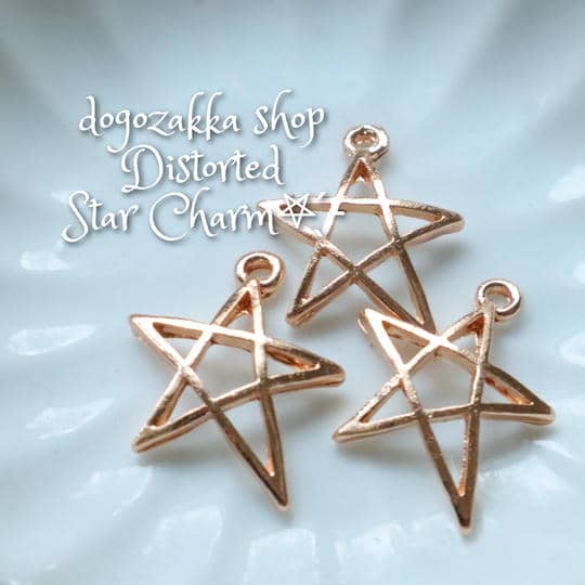 Rakuten - 【道後雑貨店】6個ゴールドスターチャーム ハンドメイド アクセサリーパーツ アクリルストーン アクリルビーズ チャーム レア インポート 手芸 材料 副資材 レトロ モード系 　デザインストーン