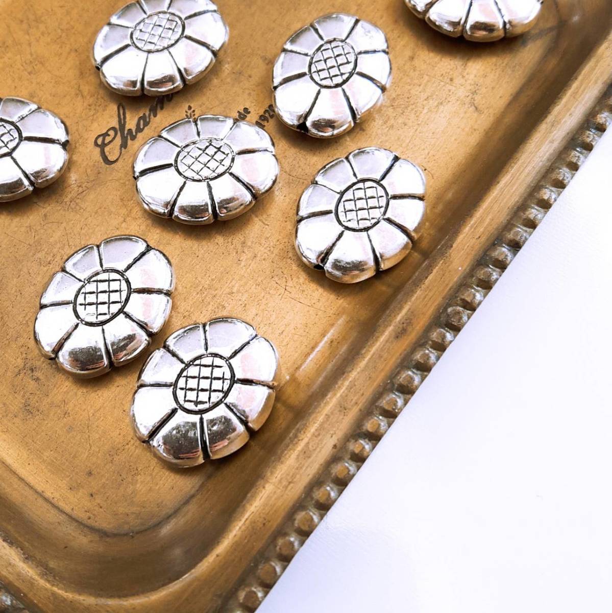 Rakuten - 【道後雑貨店】2個 ※ハンドメイド アクセサリーパーツ アクリルストーン アクリルビーズ チャーム レア インポート 手芸 材料 副資材 レトロ モード系 デザインストーン
