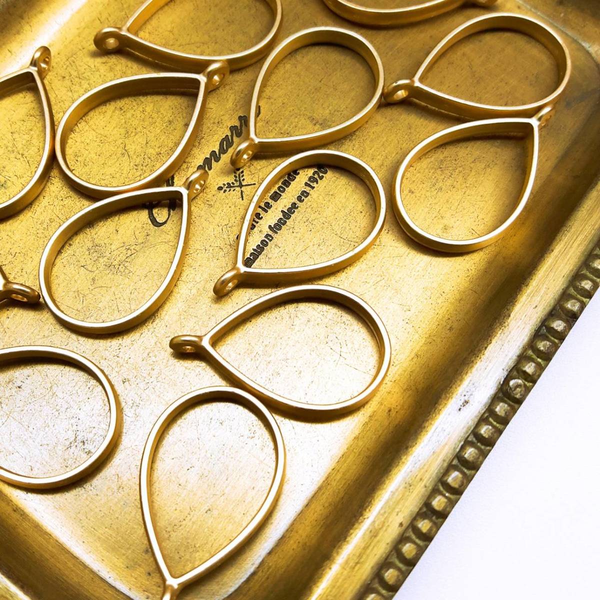 【道後雑貨店】4個 ※ラグジュアリーマットゴールドレジン枠 ハンドメイド アクセサリーパーツ アクリル..