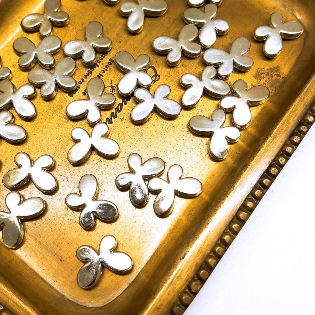 【道後雑貨店】10個 ※メタル調バタフライ ハンドメイド アクセサリーパーツ アクリルストーン アクリル..