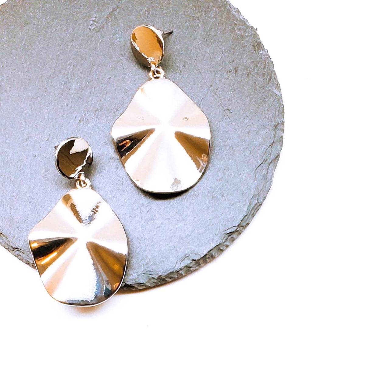 【道後雑貨店P58】1ペア ※シルバー大人シンプルスタイル☆メタルピアス インポート ピアス/ピアス土台　ハンドメイド アクセサリーパーツ アクリルストーン アクリルビーズ チャーム レア インポート 手芸 材料 副資材 レトロ モード系 デザインストーン