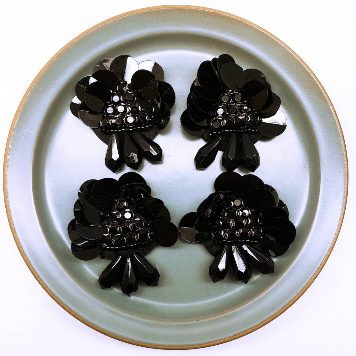 【道後雑貨店】1個 ※手縫い大振りスパンコール貼り付けパーツ　ハンドメイド アクセサリーパーツ アク..