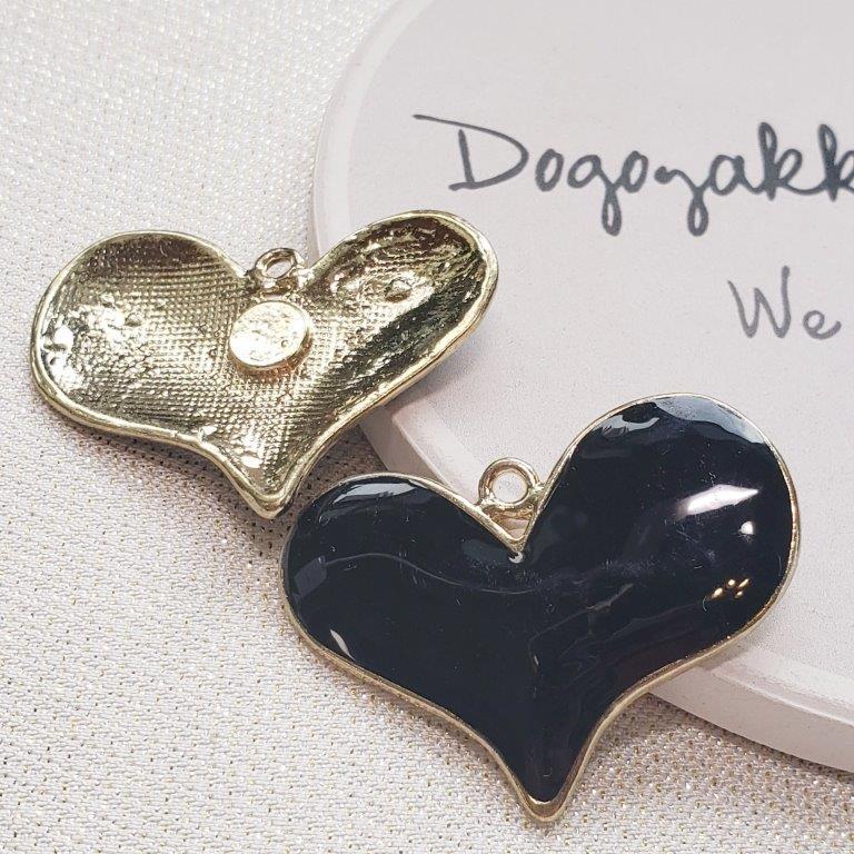 【道後雑貨店】2個 　ハートチャーム　ブラック　 ハンドメイド アクセサリーパーツ アクリルストーン ..