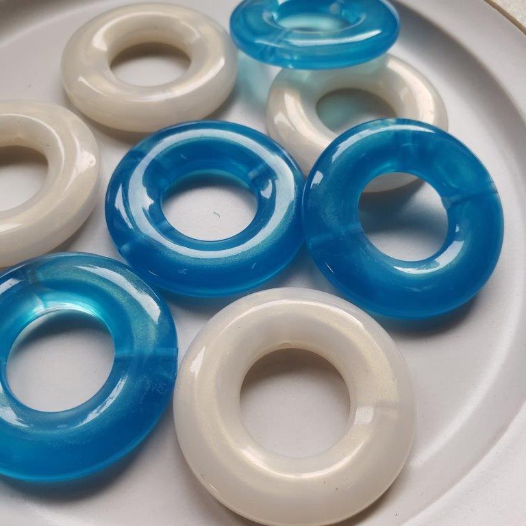 【道後雑貨店】4個 (2色X2個）リングパーツ　スカイブルー&ホワイト　ハンドメイド アクセサリーパーツ..