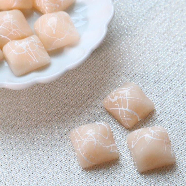 【道後雑貨店】4個 スクエアペイントカボション　オフホワイト　ハンドメイド アクセサリーパーツ アク..