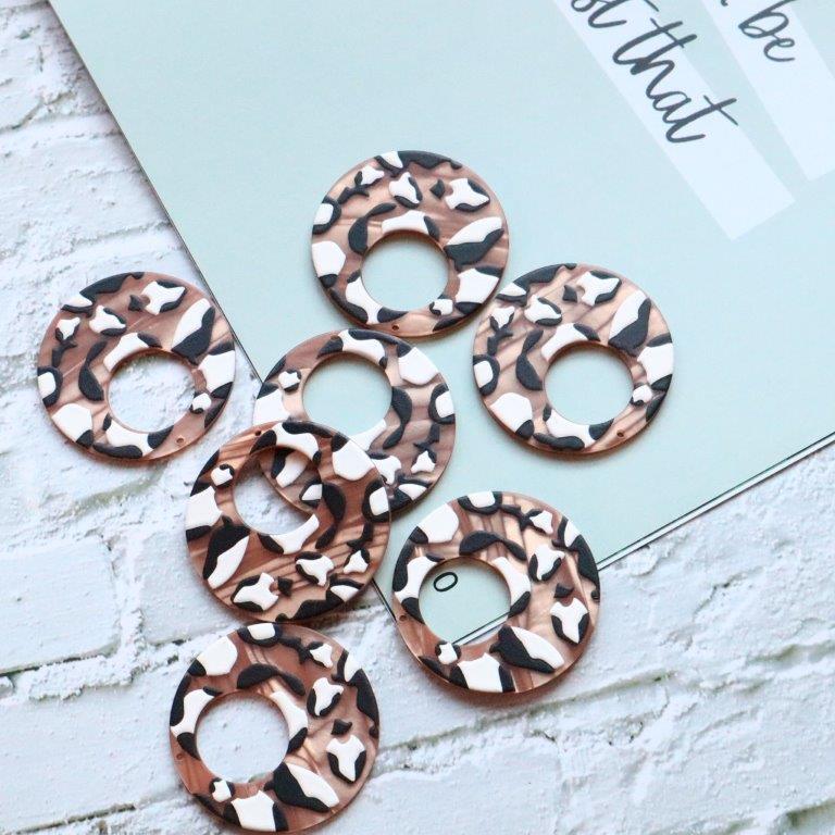 【道後雑貨店】2個 　レオパード偏心パーツ　(穴あり）　アクリルパーツ・アクリルストーン・アクリル..