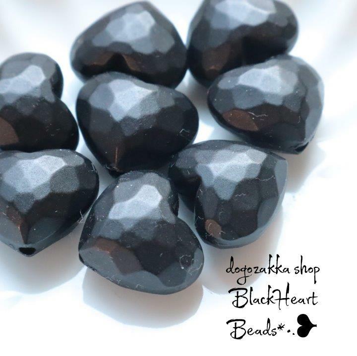 【道後雑貨店38】4個 　☆ぷっくりブラックハートパーツ　（通し穴付き）　　ハンドメイド アクセサリー..