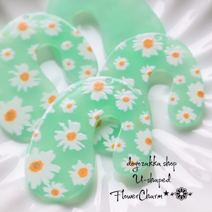 【道後雑貨店】4個 　大ぶり不規則パーツ　グリーンフラワー柄　ハンドメイド アクセサリーパーツ アク..