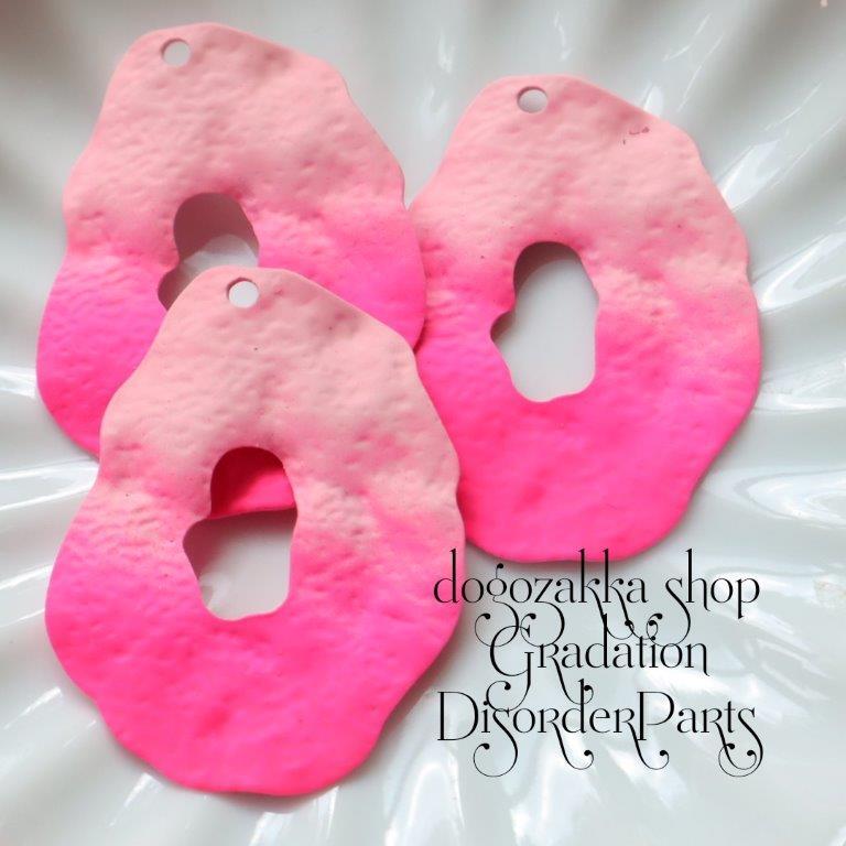 【道後雑貨店】2個☆大ぶりの染め物風オーバル合金パーツ　ピンク