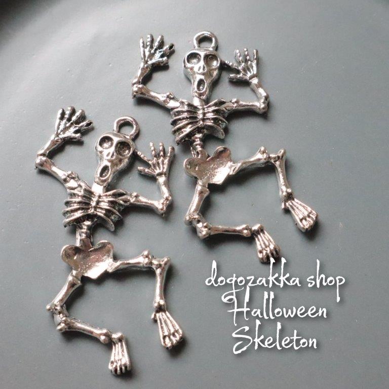 【道後雑貨店】2個スケルトンチャーム　ハロウイン　　 ハンドメイド アクセサリーパーツ アクリルスト..