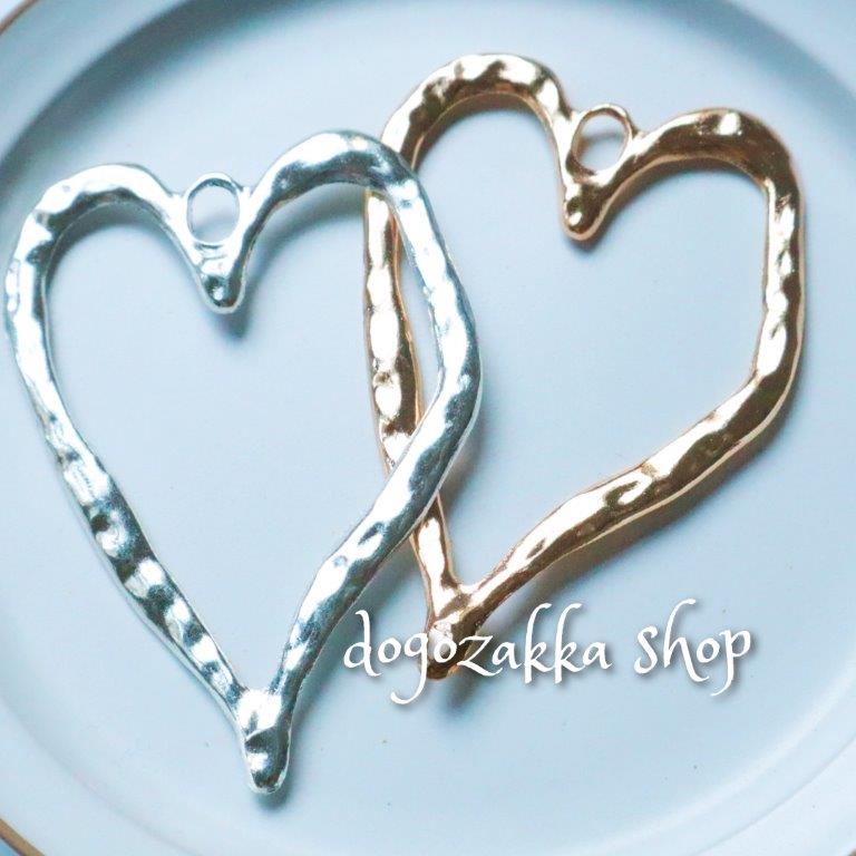 【道後雑貨店】2個 5.5cmX7.9cm超ビッグハート型☆合金チャーム材料 副資材 レトロ モード系 ハンドメイド材料