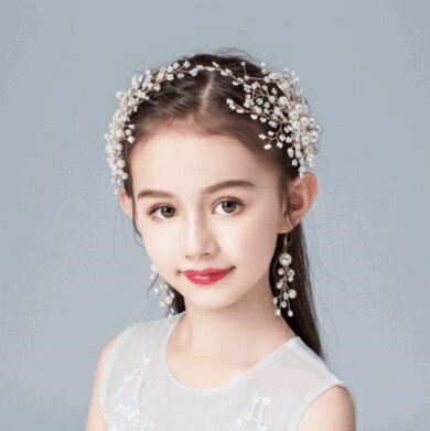 Rakuten - 【送料無料】子供髪飾り　リーフ パール 小花モチーフ カチューシャ ウエディング ヘッドドレス　 フラワーティアラ 女の子用髪飾り　子供 ピアノ発表会 ヘアアクセサリー 　結婚式 　七五三撮影 コンクール パーティー　女の子用小物クリップタイプ2個（イヤリングつき）