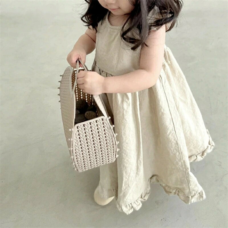 Rakuten - キッズ　バックオープンロングワンピース　韓国子供服　80cm〜130cm　80　90　100　110　120　130　背中あき　背中開き　バッグ　バック　オープン　ドレス　ナチュラル　ロング　マキシ　ベージュ　カーキ　春　夏　サマー　ノースリーブ　リボン　レッド　赤