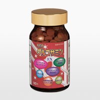 商品名 NEOグルコサミンEX 目的 グルコサミン含有食品 種類 健康補助食品 容量 120粒 価格（本体価格） 6,800円（税込7,344円） 配合主成分 N−アセチルグルコサミン、コラーゲンペプチド、サメ軟骨エキスパウダー、グルコサミン塩酸塩、ビタミンC（パルミテート）、ヒアルロン酸 商品の特徴 【Nーアセチルグルコサミン】は、ヒアルロン酸などのグリコサミノグリカンの構成成分であり、その産生を促したり炎症を抑制したりするとの報告があります。グリコサミノグリカンは皮膚や関節液などに広く分布しておりさまざまな役割を担っていますが、これらは年齢とともに変質、減少してしまうことが知られています。 【Nーアセチルグルコサミン】は年を重ねる体に不可欠なアンチエイジング成分として注目されています。 お召し上がり方 1日6粒を目安に、水又はぬるま湯などでお召し上がりください。 ご使用上の注意 ●原材料をご確認の上、食物アレルギーのある方はお避けださい。 ●開封後はフタをきちんと閉め、お早目にお召し上がりください。 ●小児の手の届かないところに保管してください。 ●食生活は主食、主菜、副菜を基本に食事のバランスを。 栄養成分表示 ＜6粒あたり＞ エネルギー7.7kcal、タンパク質0.85g、脂質0.04g、炭水化物0.99g、ナトリウム2.04mg、ビタミンC19mg 商品区分 その他健康食品 メーカー エンチーム（株） 日本製