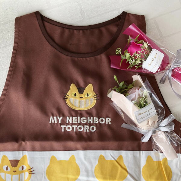 ジブリ となりトトロ となりのトトロ グッズ かっぽう着 ネコバスシルエット&造花ミニョン1輪ブーケセット(ブーケ色選択式) スタジオジブリ トトロ母の日 ホワ...