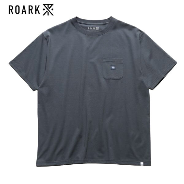 本品はポイント＋2倍です！ROARK (ロアーク) LABEL POCKET FINE TECH DRY TEE 織ネームポケット半袖TシャツCOLOUR:CHARCOAL【日本代理店正規品】