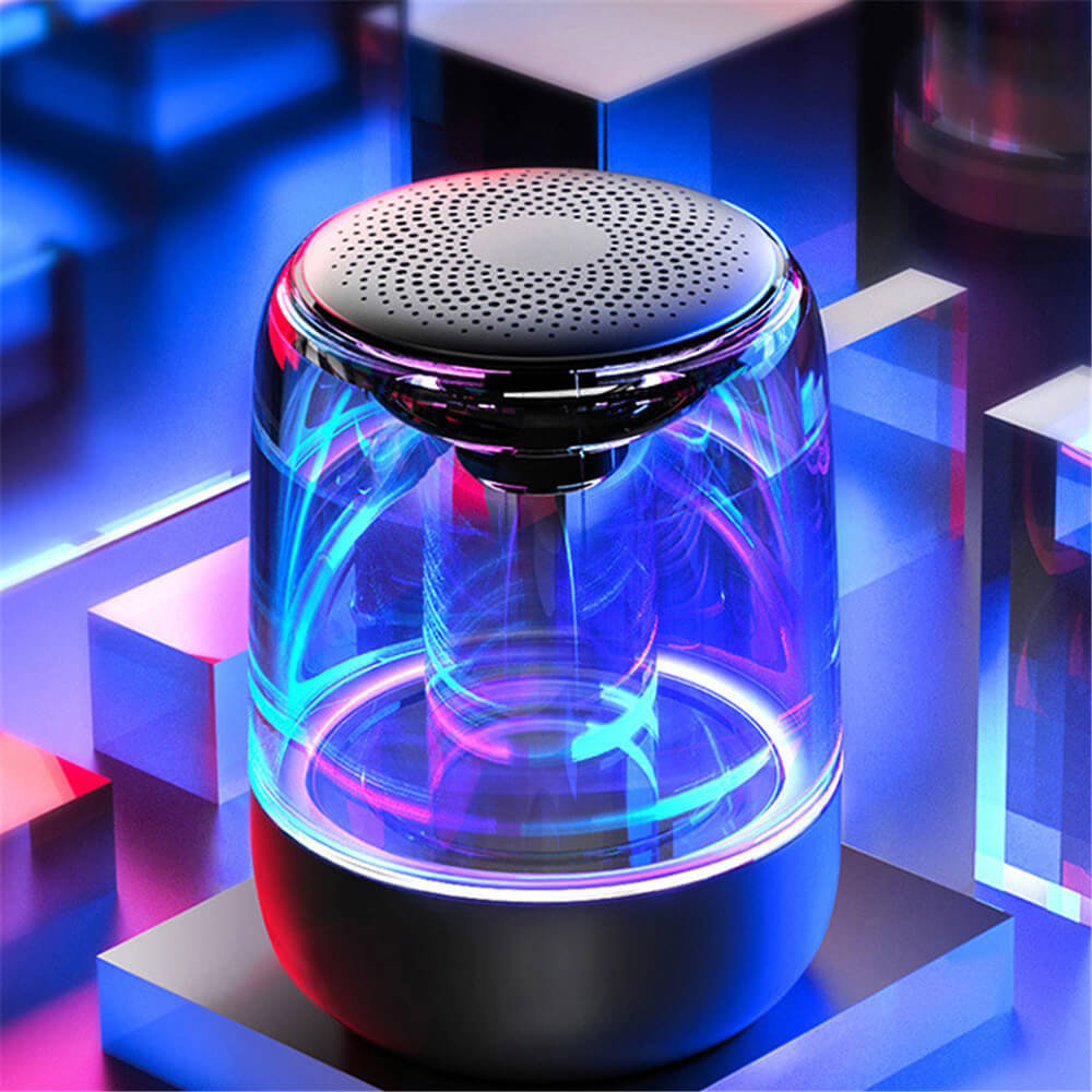 ITEM INFORMATIONブルートゥース Bluetooth スピーカー 高音質 おしゃれ かわいいスピーカー Bluetooth ポータブル ワイヤレス コンパクト オーディオ おしゃれ LEDライト ブルートゥース 高音質 かわいい 小型 重低音 iPhone スマホ ワイヤレス ステレオ ハンズフリー 大容量 ピーカー ハンズフリープレゼント クリス製品仕様出力電力5WBluetoothバージョンBluetooth 5.0転送距離10mスピーカー電源3.7V 1000mAh規格DC5V/-2Aご注意：該当商品には技適マークが貼付されていなくて日本国内で使用すると電波法違反になるおそれがあり、予めご了承ください。