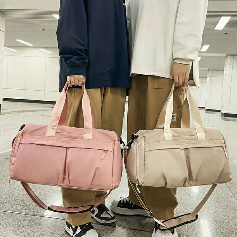 商品説明 商品内容 バッグ1点 素材 ナイロン 生産国 中国 サイズ 42*24*26cm 平置きの採寸となりますので、多少の誤差についてご容赦ください。 注意書き 商品写真は、できる限り現品を再現するように画像処理などの補正を行っておりますが、ご利用のモニターや環境により差異が生じます。予めご了承ください。 生地の特性上、多少ニオイがある場合がございますが、日陰干しで数日干していただくか、あるいは数回ご使用していただく間に、 ニオイは気にならなくなります。 上記の数値は、実測によるものです。多少の誤差はご容赦ください。 仕様は予告なく変更される場合があります。（ご使用に差し支えない程度） その他 納期：至急ご利用頂く場合は事前にメールでご連絡お願いします。商品説明 商品内容 バッグ1点 素材 ナイロン 生産国 中国 サイズ 42*24*26cm 平置きの採寸となりますので、多少の誤差についてご容赦ください。 注意書き 商品写真は、できる限り現品を再現するように画像処理などの補正を行っておりますが、ご利用のモニターや環境により差異が生じます。予めご了承ください。 生地の特性上、多少ニオイがある場合がございますが、日陰干しで数日干していただくか、あるいは数回ご使用していただく間に、 ニオイは気にならなくなります。 上記の数値は、実測によるものです。多少の誤差はご容赦ください。 仕様は予告なく変更される場合があります。（ご使用に差し支えない程度） その他 納期：至急ご利用頂く場合は事前にメールでご連絡お願いします。
