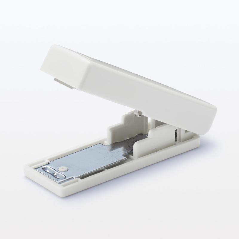 無印良品 ポリカーボネート携帯用ステープラー 白 針付き NDB40A2A 2