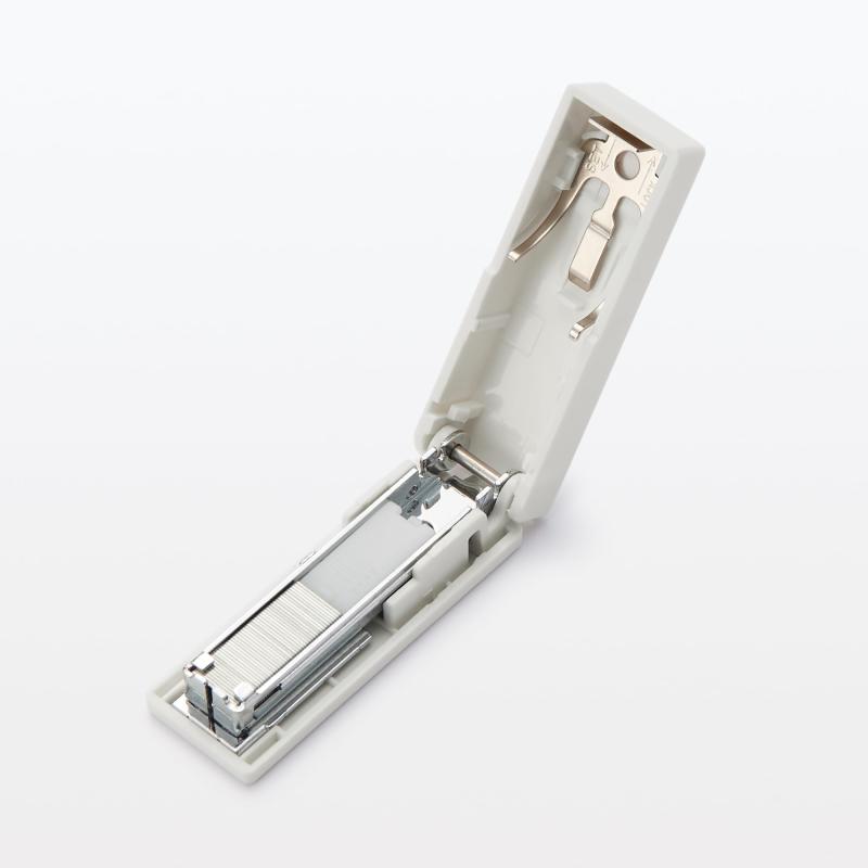無印良品 ポリカーボネート携帯用ステープラー 白 針付き NDB40A2A 3