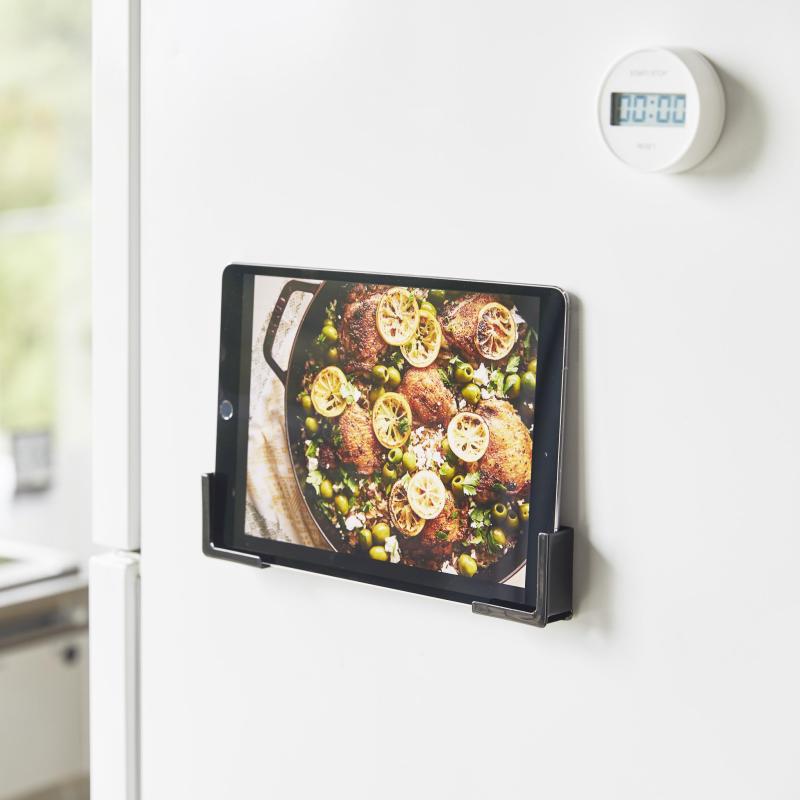 【新品/取寄品/代引不可】メタルリングステッカー/強力吸着/ワイヤレス充電対応iPhone用/貼り付けツール付属/ブラック AMS-MAGST2BK