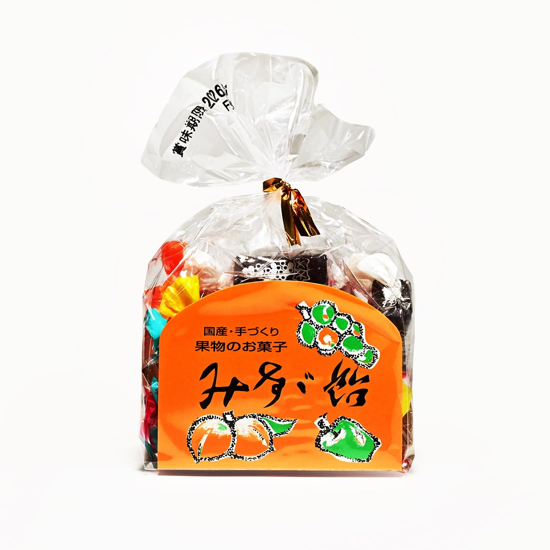 商品情報商品の説明商品の説明 信州銘菓の代表格のみすず飴、「飴」といってもキャンディーではなく、新鮮なフルーツ果汁と寒天からできたゼリー菓子です（常温保存可能）。みすず飴には、添加物は一切入っていないので、どなたにでもおすすめできます。弾力性があって柔かく果汁の風味と独特の歯ごたえが好まれています。 セロハン包装型は、みすず飴のスタンダートタイプでございます。 原料は和紙包装型とまったく同じとなっております。 新鮮な果物の風味をそのまま加工して作った信州長野名産の昔ながらのお菓子です。 原材料・成分 果実(あんず、うめ、さんぽうかん、ぶどう、もも、りんご)、グラニュー糖、水飴、寒天、オブラート（でんぷん）、（一部にもも・りんご・大豆を含む）主な仕様 内容量／1袋260gbr賞味期限／製造日より約6ヶ月保存方法／直射日光、高温多湿をさけ、常温保存