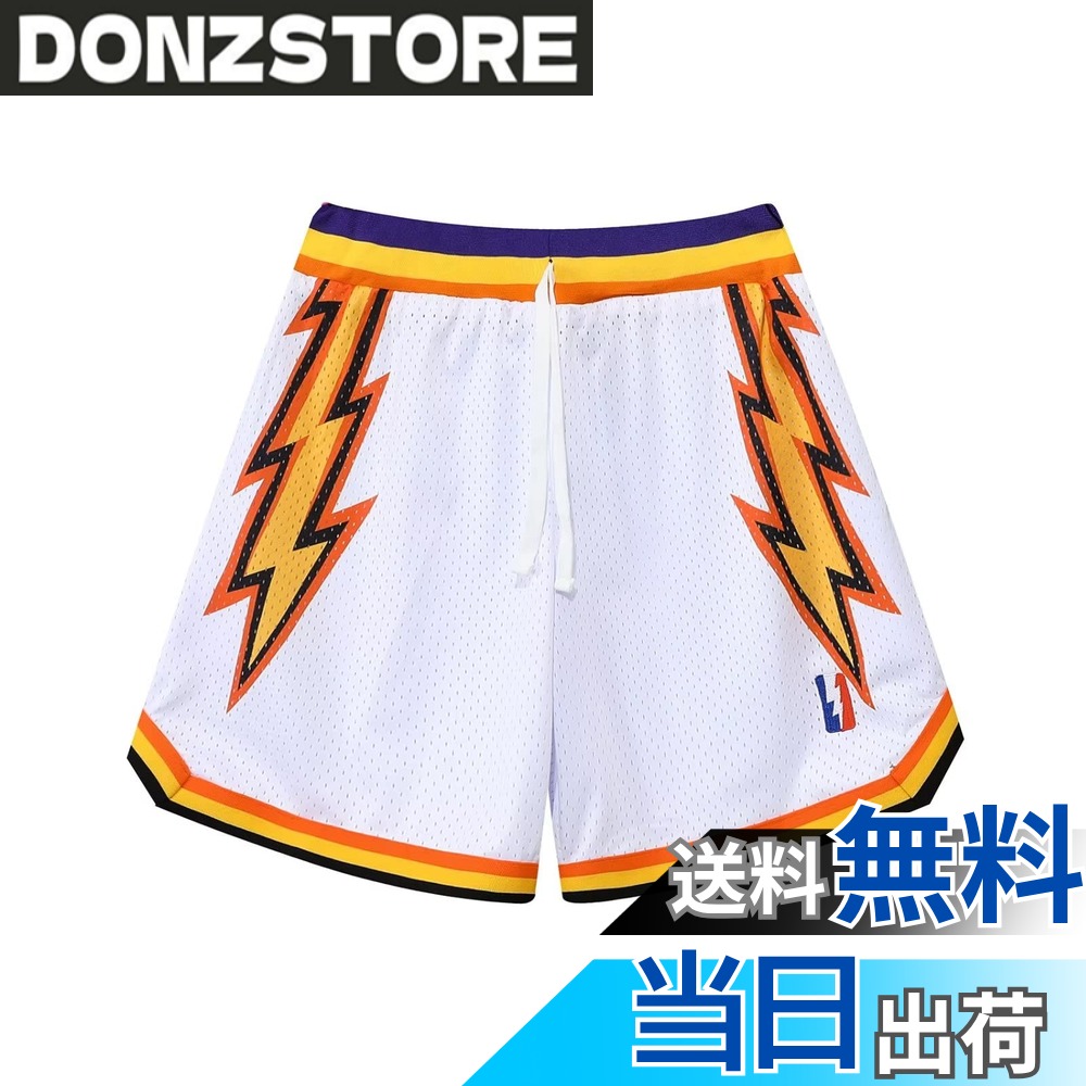 商品情報商品の説明説明 このバスケットパンツは、メッシュポリエステル素材を使用し、抗菌・防臭機能を備えながら、優れた伸縮性・吸汗性・通気性・速乾性を実現しています。四針六線のフラットロックシーム技術により、快適な肌触りを提供します。両サイドにポケットが付いており、小物の収納に便利です。ウエストは調節ヒモ付きで、体型に合わせて調整可能です。稲妻パターンのプリントデザインは色落ちしにくく、スタイリッシュな印象を与えます。バスケットボール、フットボール、バレーボールなどのスポーツ活動はもちろん、ジョギングや日常着としても活用できる万能なショートパンツです。汗をかいてもすぐに乾き、蒸れを防ぐため、激しい運動時も快適な着用感を維持します。主な仕様 【素材構成】メイン素材はメッシュポリエステルであり、抗菌・防臭でありながら、伸縮性・吸汗性・通気性・速乾性に優れ、さらりとした質感の気持ちよい履き心地、汗による肌のべたつきを軽減し、運動中の身体も快適でドライな状態にします，高級薄手のストレッチな生地と四針六線のフラットロックシーム技術で非常に平らな縫い目で快適な肌触りを実現！【主要機能】ハーフパンツは通気性・速乾性に優れた生地を使用し、蒸れを防ぎ、汗をかいてもすぐに乾きます。激しい練習にも集中できます。【デザイン】ハーフパンツは動きやすくお洒落なデザインで，パターンプリントデザインで、模様の色落ちを防ぐことができます,スポーツショートパンツは両サイドにポケットがあり、小物の持ち運びに便利です。調節ヒモ付きなので、ご自身のウエストラインに調節可能です。【どんな機会にもフィッ】メッシュジムショーツは男性のための基本的なそして日常的なショートパンツです。バスケットボール、フットボール、バレーボール、そして他の屋内と屋外のスポーツ活動からだけでなく、ジョギングや日常生活の中で活躍するだけでなく、素晴らしい作品です。【快適な装着感とフィット感】これらの短は、快適な装着感を提供します。また、体にしっかりとフィットし、動きを制限しない柔軟性も提供します，あらゆる体型にフィットするフリーサイズです。高品質ながらリーズナブルな価格で、どなたでも手に入れやすい商品です。