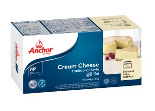 おなじみのクリームチーズの1kgお徳用サイズです。 久美子店長より一言！ ケーキなどに大量に使用する場合は断然お得です。 品名 ナチュラルチーズ 原材料 生乳、クリーム、食塩、 /安定剤(増粘多糖類)) 内容量 1kg 原産国 ニュージーランド 保存方法 10℃以下で冷蔵。開封後はお早めにお召し上がりください。 安定剤について 安定剤は豆を原料に作られるローカストビーンガムが使用されています。 食品由来成分で、食品添加物専門家委員会（JECFA）によって安全性が確認されています。 カードOKチーズ・ラインナップはこちらへ♪ ご一緒にチーズ用品はいかがですか♪