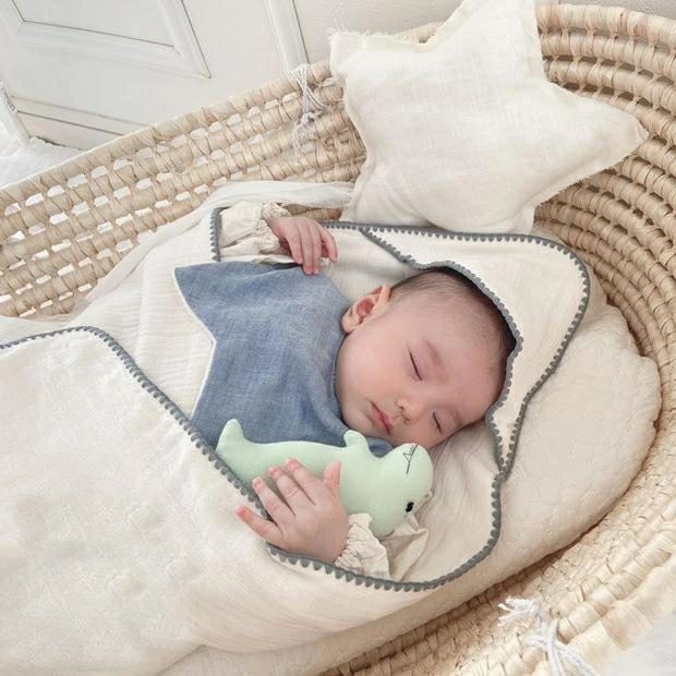 お出かけ お食事 スナップボタン 男の子 おしゃれ ギフト ブルマ おむつカバー 赤ちゃん よだれかけ お食事 2点セット かぼちゃパンツ 女の子 プレゼント 出産祝い 新生児 ベビー服 スタイ オーバーパンツ 送料無料 ビブ ベビー用品 日本製 無地 ギザギザ かわいい つけ襟 2