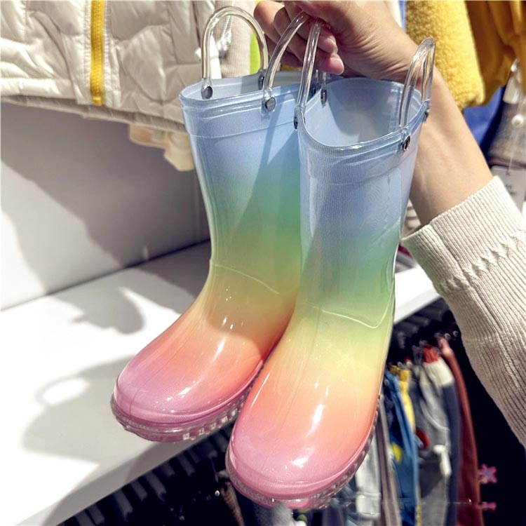 女の子 滑り止め 梅雨対策 虹色 歩きやすい 子供用レインシューズ ゴム レインボー...