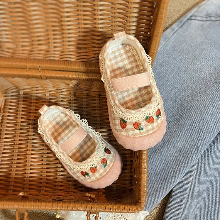 ジュニア 幼稚園 スニーカー キッズ 女の子 キャンバス 遠足 ルームシューズ 保育園 子供 子供靴 レース 室内シューズ シューズ ジュニア 体育館 通園 スポーツ 上靴 おしゃれ カジュアル 通気性 ハイキング 軽量 上履きイチゴ キッズ ベビー サマーシューズ 靴 入園式 doops-10000029 livemart サンプル画像3