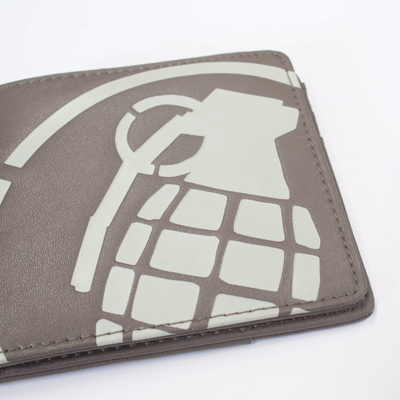 メール便対応【GRENADE グレネード】BOMB LEATHER WALLET-グレネード二つ折り財布- カラー:BROWN(茶)(grenade メンズ 財布 二つ折り財布)