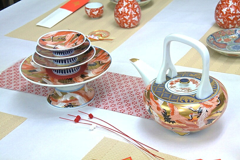 有田焼 染錦金襴舞鶴絵 屠蘇器 塗木製台付 お正月 お屠蘇 おせち料理 おせち 日本...