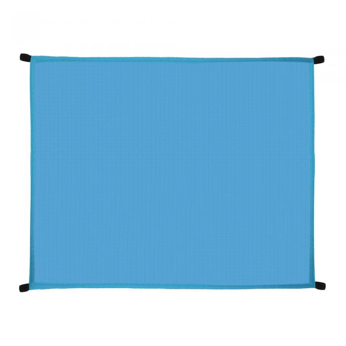 商品詳細 特徴 【属性1】【商品仕樣】展開:140x150cm・折り畳み:15x9x4cm、色:ライトブルー、パッケージ内容：レジャーシート+収納袋【属性2】【雨や湿気にも強い】撥水・防湿性があり、雨や湿った地面でも中まで濡れにくく、アウトドアで便利です。【属性3】【風対策】四隅にループが付いているので、ペグで固定すれば風でめくれる心配がありません。【属性4】【軽量】折りたたむとコンパクトになり、カバンやポケットに入れて持ち運べます。【属性5】【高耐久素材】破れにくく長持ちする高密度ポリエステル生地で、繰り返し使用しても劣化しにくい設計です。【商品説明】 特徴:丈夫で長持ちする素材特殊ポリエステル使用で、ビーチやアウトドアでも安心。擦れや日焼けに強く、繰り返し使っても形崩れしません。広めサイズで大人数OK家族や友人と一緒にゆったり使える十分な広さ。ピクニックや海水浴に最適です。砂がつきにくい便利設計特殊加工で砂が付着しにくく、使用後は軽く払うだけでOK。ビーチでのお手入れが楽ちんです。軽くて収納楽々折りたたむとコンパクトに。専用収納袋付きで、持ち運びも収納も簡単です。様々なシーンで活躍ビーチはもちろん、公園やキャンプなど、アウトドアシーンで大活躍する万能アイテム。素材: ポリエステルパッケージ内容:レジャーシート+収納袋 注意書き ■【納期】本ショップでは、納期情報は異なっている商品がございます。 ※商品ページの注文ボタンには納期を記載させていただいておりまますので、ご購入前に必ずご確認ください。 ■【在庫】商品在庫は最新の商品情報を表示しておりますが、複数店舗での在庫共有をおこなっておりますので、こ注文のタイミングにより欠品になる場合がございます。その際、お客様にご連絡させていただきます。 ■色がある場合、モニターの発色の具合によって実際のものと色が異なる場合があります。