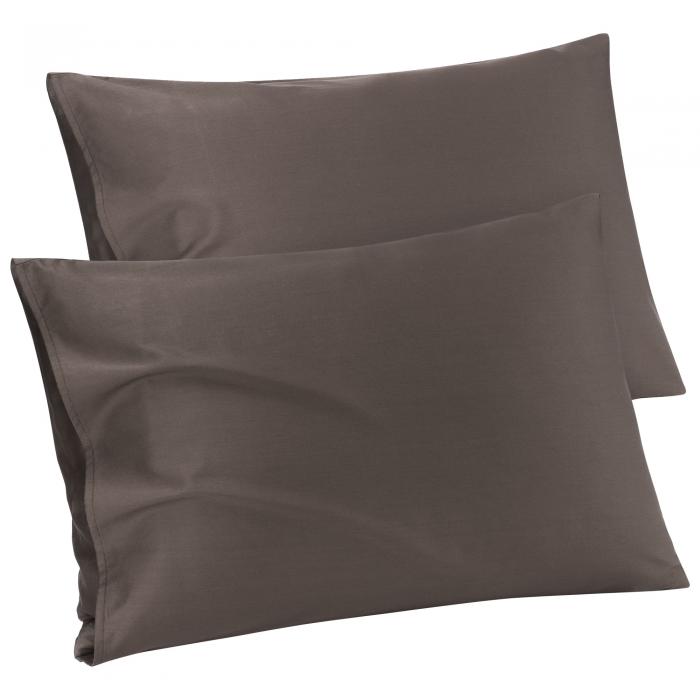 商品詳細 特徴 【属性1】PiccoCasaの枕カバーは綿100％でできており、快適で若返りの睡眠を実現します。これらのシンプルで柔らかい綿の枕カバーは、枕を覆い、汚れを防ぐことができ、寝室を飾ることもできます。枕カバーは柔らかく滑らかで耐変色性があり、メンテナンスが非常に簡単です。取り付けと交換が簡単で、枕がケースから滑り落ちる心配はありません。洗練されたデザインと柔らかさの組み合わせで、快適に眠れます。パッケージに含まれるもの：2 xコットン枕カバー（ケースのみ、枕は含まれていません。）素材：綿100％利用可能なサイズ：標準： 50x65cm（W x L）50x75cm（W x L）50x90cm（W x L）ノート：1.光と画面の設定の違いにより、商品の実際の色が写真と若干異なる場合があります。2.すべての寸法は手動で測定されます。したがって、測定方法やツールが異なるため、偏差（1?3cmの範囲）を許容してください。【属性2】非常に柔らかい綿の枕カバー：私たちの枕カバーは日常使用のために設計されていますが、それでも高級ホテルの寝具の感触を与えます。枕カバーは綿100％で作られており、快適で若返りの睡眠を実現します。これらのシンプルで柔らかい枕カバーは、枕を覆い、汚れを防ぐことができ、寝室を飾ることもできます。【属性3】通気性のある素材：当社の枕カバーは、柔らかな手触りだけでなく、快適な通気性、信頼性の高い強度、すっきりとした外観を提供します。綿100％の素材で、柔らかく、耐久性があり、軽量で、洗濯機で洗えます。羽毛枕など、季節を問わずお使いいただける枕に最適です。【属性4】便利なデザイン：枕を覆い、清潔で所定の位置に保つためのエンベロープクロージャー。インストールと交換が簡単です。あなたが寝ているときにジッパーがあなたの顔を突くようなことはありません。また、枕がケースから滑り落ちる心配もありません。洗練されたデザインと柔らかさの組み合わせで、快適に眠れます。【属性5】完璧な贈り物：柔らかく滑らかな枕カバーは、すぐに眠りにつくのに役立ち、毎晩安らかな眠りを楽しむのに役立ちます。私たちの製品は、友人や家族へのプレゼントに最適です。スタイルはかなりニュートラルでミニマルで、これらの枕カバーは事実上誰でも楽しむことができます。【商品説明】 イージーケア：繰り返しの洗濯に耐え、色あせしない優れた素材。同様の色で洗濯機で洗え、穏やかなサイクルで、漂白せず、ローラーで乾かし、必要に応じてアイロンを温めます。洗うたびにさらに柔らかくなります。 注意書き ■【納期】本ショップでは、納期情報は異なっている商品がございます。 ※商品ページの注文ボタンには納期を記載させていただいておりまますので、ご購入前に必ずご確認ください。 ■【在庫】商品在庫は最新の商品情報を表示しておりますが、複数店舗での在庫共有をおこなっておりますので、こ注文のタイミングにより欠品になる場合がございます。その際、お客様にご連絡させていただきます。 ■色がある場合、モニターの発色の具合によって実際のものと色が異なる場合があります。