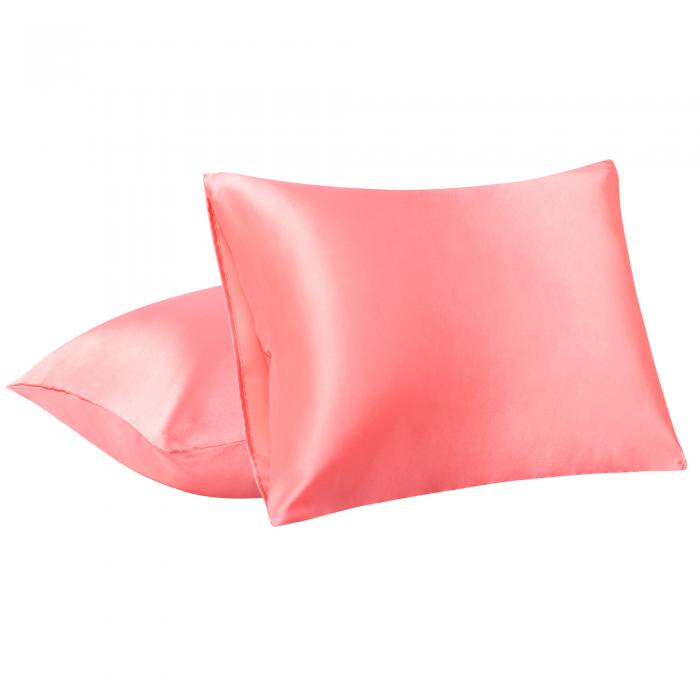 商品詳細 特徴 【属性1】ポリエステル100％（サテン生地）で作られたPiccoCasaサテンの枕カバーは、独特で光沢のある外観です。柔らかく快適で、贅沢でシルキーな肌触りで、眠っている間も快適に過ごせます。毎朝、ぐっすりと元気いっぱいになって、ぐっすりと目覚めましょう。これらの絹のような柔らかいマットサテンの枕シャムは、枕が汚れるのを防ぎ、寝室を飾ることもできます。パッケージに含まれるもの：2 xサテン枕ケース（枕は含まれていません。）仕様： 35x50cm50x65cm50x75cm50x90cmノート：1.画面設定の違いにより、実際の商品の色が写真と若干異なる場合がございます。2.すべての寸法は手動で測定されます。したがって、測定方法やツールが異なるため、偏差（1?3cmの範囲）を許容してください。【属性2】サイズ：43*63cm、35*50cm、50*65cm、50*75cm、50*90cmを提供します、ご購入頂く前に、枕のサイズを先にお測りください。【属性3】生地：表面磨き再生繊維（ポリエステル100%）。上品な極細ポリエステル生地と高密度のサテン織りで、シルクのように滑らかな肌触りとつや感が生まれました。【属性4】特徴：シルクのように輝き、とてもすべすべしっとりした肌触りで、従来ある平織りには比べられない感触です。摩擦や静電気が少ないため、頭髪にも優しいです。【属性5】おすすめ：シンプルでおしゃれなデザイン、お部屋の雰囲気がよく合えます。自家用でも、ご両親、友人にプレゼントとしてもおすすめします。【商品説明】 お手入れ：中性洗浄剤あるいはシルク専用洗浄剤で30℃のぬるま湯で手洗いをお勧め、直射日光を避けて風通しのいいところに陰干してください。 注意書き ■【納期】本ショップでは、納期情報は異なっている商品がございます。 ※商品ページの注文ボタンには納期を記載させていただいておりまますので、ご購入前に必ずご確認ください。 ■【在庫】商品在庫は最新の商品情報を表示しておりますが、複数店舗での在庫共有をおこなっておりますので、こ注文のタイミングにより欠品になる場合がございます。その際、お客様にご連絡させていただきます。 ■色がある場合、モニターの発色の具合によって実際のものと色が異なる場合があります。