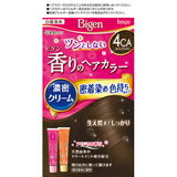 ※パッケージデザイン等は予告なく変更されることがあります。商品説明「ビゲン 香りのへアカラー濃密クリーム 密着染め色持ちタイプ 4CA(カフェブラウン)」は、タレにくく、部分染めに便利なクリームタイプの白髪染め女性用です。残りは次回に取っておくことができます。カフェブラウン。●クリームが密着して白髪を染める。濃密クリームが生え際にくいつきとどまる。●色持ち成分配合。染料の流出を抑え、日にちが経っても髪色キレイ。●ツンとしない、ほのかなアロマの香り。●天然由来のトリートメント成分配合。区分：医薬部外品使用方法(1)混合クリームをつくります。1剤と2剤を同量出し、よく混ぜます。(2)クリームをぬります。乾いた髪に、コームブラシでムラなくぬります。15分放置。(3)洗い流します。よくすすぎ、シャンプー・リンスで仕上げます。ご注意●ご使用の際は必ず使用説明書をよく読んで正しくお使いください。●ヘアカラーはまれに重いアレルギー反応をおこすことがあります。●次の方は使用しないでください。・今までに本品に限らずヘアカラーでかぶれたことのある方・今までに染毛中または直後に気分の悪くなったことのある方・頭皮あるいは皮膚が過敏な状態になっている方(病中、病後の回復期、生理時、妊娠中など)・頭、顔、首筋にはれもの、傷、皮膚病がある方●ご使用の際には使用説明書にしたがい、毎回必ず染毛の48時間前に皮膚アレルギー試験(パッチテスト)をしてください。●薬剤や洗髪時の洗い液が目に入らないようにしてください。●眉毛、まつ毛には使用しないでください。●幼小児の手の届かない所に保管してください。●高温や直射日光を避けて保管してください。●幼小児には使用しないでください。成分(1剤)●有効成分：5‐アミノオルトクレゾール、パラアミノフェノール、メタアミノフェノール、硫酸トルエン‐2、5‐ジアミン、レゾルシン ●その他の成分：HEDTA-3Na液、PEG‐8、PEG(32)、POEステアリルエーテル、POEセチルエーテル、POE(2)ラウリルエーテル、POE(21)ラウリルエーテル、アスコルビン酸、イソプロパノール、塩化トリメチルアンモニオヒドロキシプロピルヒドロキシエチルセルロース、オリブ油、強アンモニア水、高重合ジメチコン‐1、水酸化Na、ステアリルアルコール、セタノール、タウリン、ツバキ油、テアニン、パラベン、ヒアルロン酸Na‐2、ベヘントリモニウムクロリド、ポリ塩化ジメチルメチレンピペリジニウム液、無水亜硫酸Na、モノエタノールアミン、ヤシ油、ワセリン、黄203、香料 (2剤)●有効成分：過酸化水素水 ●その他の成分：PG、POE(20)POP(4)セチルエーテル、POEセチルエーテル、イソステアリルアルコール、クエン酸、ステアリルアルコール、ステアルトリモニウムクロリド、セタノール、フェノキシエタノールお問い合わせ先ホーユー株式会社お客様相談室 TEL：052-935-9941ブランド：ビゲン製造販売元：ホーユー 内容量：1剤40g+2剤40gJANコード：　4987205051463[ビゲン]化粧品[白髪染め 女性用]広告文責　有限会社VISIONARYCOMPANY　ドレミドラッグ登録販売者　岩瀬　政彦 電話番号:072-866-6200 区分　医薬部外品