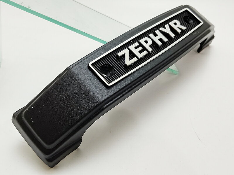  ゼファー1100 カスタムパーツ 文字組付け済みセット！フォークカバーエンブレム （ zephyr ）ステー付き ブラック ゼファー 1100 フォークカバー kawasaki カワサキ エンブレム 外装 パーツ カスタム カスタムパーツ ドレスアップ バイク用品