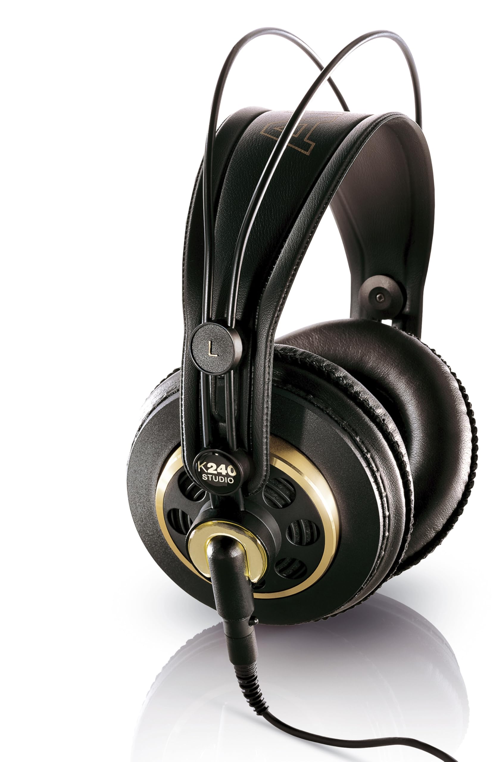 【メーカー名】ハーマンインターナショナル(Harman International)【メーカー型番】【ブランド名】AKG【商品説明】AKG 有線 セミオープン型ヘッドホン スタジオモニター K240S ブラック・画像はイメージ写真ですので付属品など画像の通りではないこともございます。　付属品については商品タイトルに記載がない場合がありますので、　ご不明な場合はメッセージにてお問い合わせください。・当店ではレコード盤には商品タイトルに［レコード］と表記しております。　表記がない物はすべてCDですのでご注意ください。・当店では初期不良に限り、商品到着から7日間は返品を 受付けております。　お問い合わせ・メールにて不具合詳細をご連絡ください。・他モールとの併売品の為、完売の際はキャンセルご連絡させて頂きます。・中古品の商品タイトルに「限定」「初回」「保証」「DLコード」などの表記がありましても、　特典・付属品・帯・保証等は付いておりません。・電子辞書、コンパクトオーディオプレーヤー等のイヤホンは写真にありましても　衛生上、基本お付けしておりません。※未使用品は除く・品名に【import】【輸入】【北米】【海外】等の国内商品でないと把握できる表記商品について　国内のDVDプレイヤー、ゲーム機で稼働しない場合がございます。予めご了承の上、購入ください。・掲載と付属品が異なる場合は確認のご連絡をさせて頂きます。ご注文からお届けまで1、ご注文⇒ご注文は24時間受け付けております。2、注文確認⇒ご注文後、当店から注文確認メールを送信します。3、お届けまで3〜10営業日程度とお考えください。4、入金確認⇒前払い決済をご選択の場合、ご入金確認後、配送手配を致します。5、出荷⇒配送準備が整い次第、出荷致します。配送業者、追跡番号等の詳細をメール送信致します。6、到着⇒出荷後、1〜3日後に商品が到着します。　※離島、北海道、九州、沖縄は遅れる場合がございます。予めご了承下さい。・お電話でのお問合せは少人数で運営の為受け付けておりませんので、お問い合わせ・メールにてお願い致します。★お客様都合によるご注文後のキャンセル・返品は　お受けしておりませんのでご了承ください。
