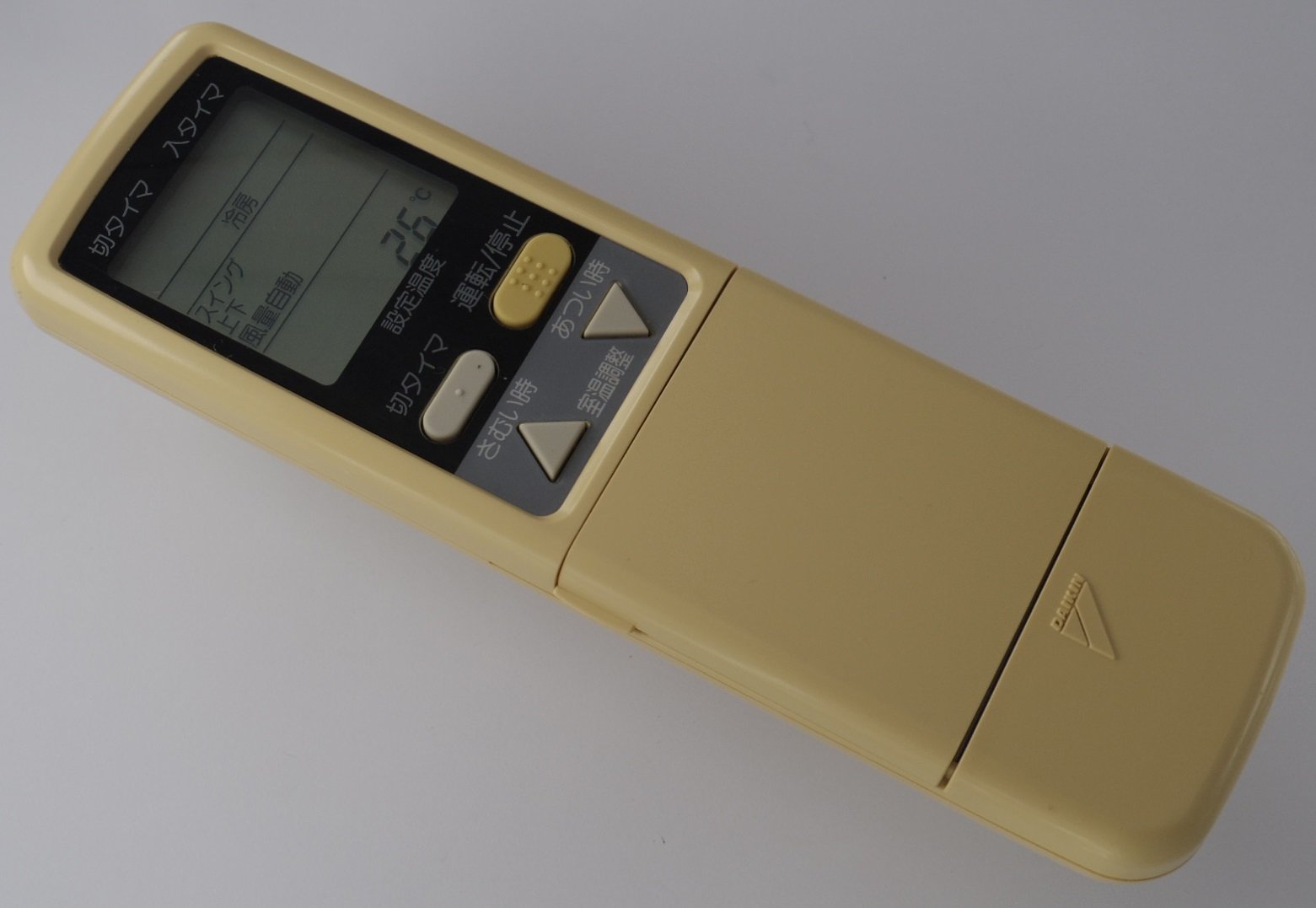 【メーカー名】ダイキン【メーカー型番】【ブランド名】Daikin【商品説明】ダイキン エアコンリモコン ARC408A2・画像はイメージ写真ですので付属品など画像の通りではないこともございます。　付属品については商品タイトルに記載がない場合がありますので、　ご不明な場合はメッセージにてお問い合わせください。・当店ではレコード盤には商品タイトルに［レコード］と表記しております。　表記がない物はすべてCDですのでご注意ください。・当店では初期不良に限り、商品到着から7日間は返品を 受付けております。　お問い合わせ・メールにて不具合詳細をご連絡ください。・他モールとの併売品の為、完売の際はキャンセルご連絡させて頂きます。・中古品の商品タイトルに「限定」「初回」「保証」「DLコード」などの表記がありましても、　特典・付属品・帯・保証等は付いておりません。・電子辞書、コンパクトオーディオプレーヤー等のイヤホンは写真にありましても　衛生上、基本お付けしておりません。※未使用品は除く・品名に【import】【輸入】【北米】【海外】等の国内商品でないと把握できる表記商品について　国内のDVDプレイヤー、ゲーム機で稼働しない場合がございます。予めご了承の上、購入ください。・掲載と付属品が異なる場合は確認のご連絡をさせて頂きます。ご注文からお届けまで1、ご注文⇒ご注文は24時間受け付けております。2、注文確認⇒ご注文後、当店から注文確認メールを送信します。3、お届けまで3〜10営業日程度とお考えください。4、入金確認⇒前払い決済をご選択の場合、ご入金確認後、配送手配を致します。5、出荷⇒配送準備が整い次第、出荷致します。配送業者、追跡番号等の詳細をメール送信致します。6、到着⇒出荷後、1〜3日後に商品が到着します。　※離島、北海道、九州、沖縄は遅れる場合がございます。予めご了承下さい。・お電話でのお問合せは少人数で運営の為受け付けておりませんので、お問い合わせ・メールにてお願い致します。★お客様都合によるご注文後のキャンセル・返品は　お受けしておりませんのでご了承ください。