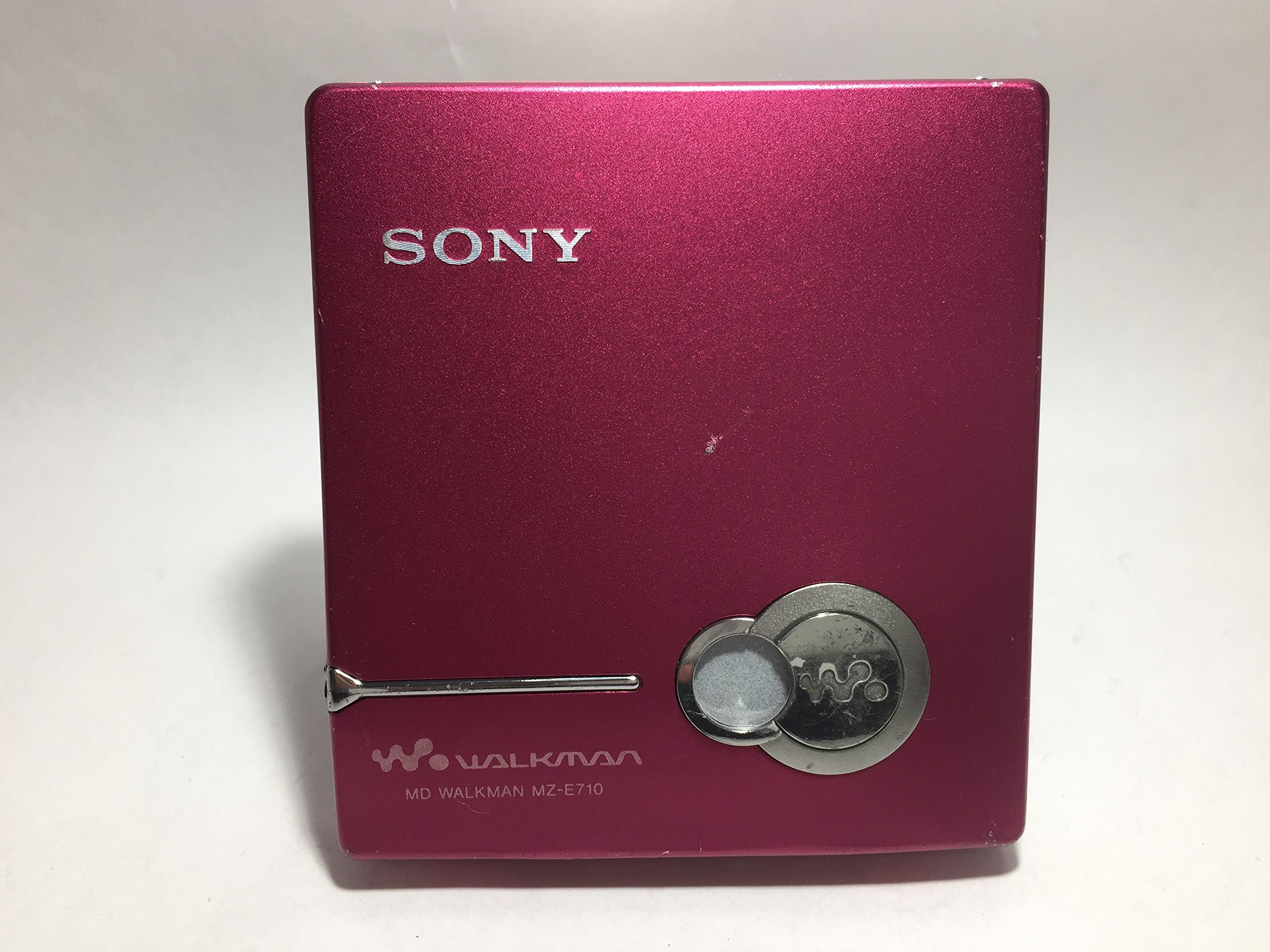 【メーカー名】【メーカー型番】【ブランド名】SONY(ソニー)【商品説明】SONY ソニー MZ-E710-P ピンク MDウォークマン（MD再生専用機/ポータブルMDプレーヤー）・画像はイメージ写真ですので付属品など画像の通りではないこともございます。　付属品については商品タイトルに記載がない場合がありますので、　ご不明な場合はメッセージにてお問い合わせください。・当店ではレコード盤には商品タイトルに［レコード］と表記しております。　表記がない物はすべてCDですのでご注意ください。・当店では初期不良に限り、商品到着から7日間は返品を 受付けております。　お問い合わせ・メールにて不具合詳細をご連絡ください。・他モールとの併売品の為、完売の際はキャンセルご連絡させて頂きます。・中古品の商品タイトルに「限定」「初回」「保証」「DLコード」などの表記がありましても、　特典・付属品・帯・保証等は付いておりません。・電子辞書、コンパクトオーディオプレーヤー等のイヤホンは写真にありましても　衛生上、基本お付けしておりません。※未使用品は除く・品名に【import】【輸入】【北米】【海外】等の国内商品でないと把握できる表記商品について　国内のDVDプレイヤー、ゲーム機で稼働しない場合がございます。予めご了承の上、購入ください。・掲載と付属品が異なる場合は確認のご連絡をさせて頂きます。ご注文からお届けまで1、ご注文⇒ご注文は24時間受け付けております。2、注文確認⇒ご注文後、当店から注文確認メールを送信します。3、お届けまで3〜10営業日程度とお考えください。4、入金確認⇒前払い決済をご選択の場合、ご入金確認後、配送手配を致します。5、出荷⇒配送準備が整い次第、出荷致します。配送業者、追跡番号等の詳細をメール送信致します。6、到着⇒出荷後、1〜3日後に商品が到着します。　※離島、北海道、九州、沖縄は遅れる場合がございます。予めご了承下さい。・お電話でのお問合せは少人数で運営の為受け付けておりませんので、お問い合わせ・メールにてお願い致します。★お客様都合によるご注文後のキャンセル・返品は　お受けしておりませんのでご了承ください。