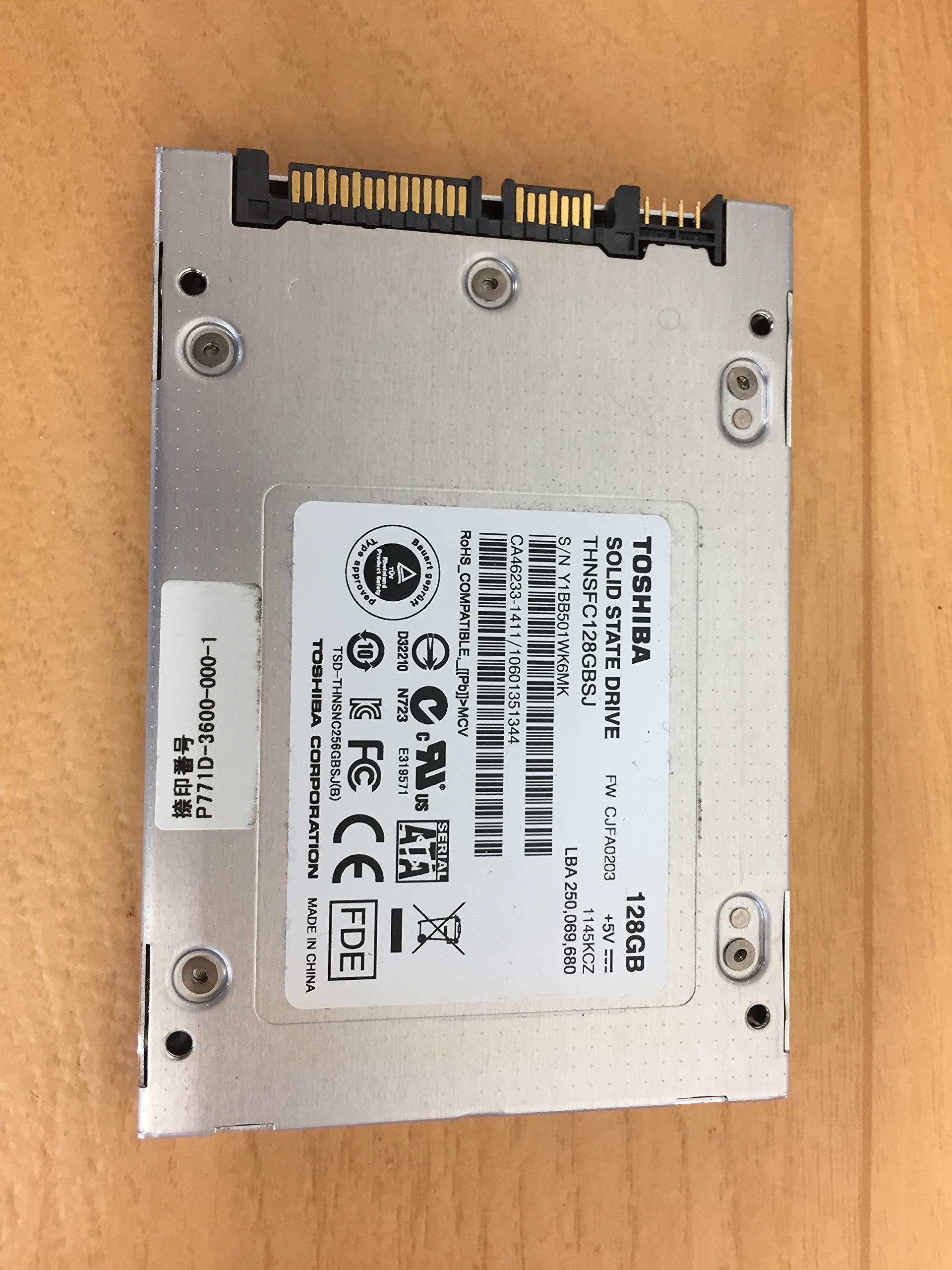 【メーカー名】TOSHIBA【メーカー型番】【ブランド名】東芝(TOSHIBA)【商品説明】東芝 THNSNF128GCSS SSD 128GB 正常動作品 本体のみ・画像はイメージ写真ですので付属品など画像の通りではないこともございます。　付属品については商品タイトルに記載がない場合がありますので、　ご不明な場合はメッセージにてお問い合わせください。・当店ではレコード盤には商品タイトルに［レコード］と表記しております。　表記がない物はすべてCDですのでご注意ください。・当店では初期不良に限り、商品到着から7日間は返品を 受付けております。　お問い合わせ・メールにて不具合詳細をご連絡ください。・他モールとの併売品の為、完売の際はキャンセルご連絡させて頂きます。・中古品の商品タイトルに「限定」「初回」「保証」「DLコード」などの表記がありましても、　特典・付属品・帯・保証等は付いておりません。・電子辞書、コンパクトオーディオプレーヤー等のイヤホンは写真にありましても　衛生上、基本お付けしておりません。※未使用品は除く・品名に【import】【輸入】【北米】【海外】等の国内商品でないと把握できる表記商品について　国内のDVDプレイヤー、ゲーム機で稼働しない場合がございます。予めご了承の上、購入ください。・掲載と付属品が異なる場合は確認のご連絡をさせて頂きます。ご注文からお届けまで1、ご注文⇒ご注文は24時間受け付けております。2、注文確認⇒ご注文後、当店から注文確認メールを送信します。3、お届けまで3〜10営業日程度とお考えください。4、入金確認⇒前払い決済をご選択の場合、ご入金確認後、配送手配を致します。5、出荷⇒配送準備が整い次第、出荷致します。配送業者、追跡番号等の詳細をメール送信致します。6、到着⇒出荷後、1〜3日後に商品が到着します。　※離島、北海道、九州、沖縄は遅れる場合がございます。予めご了承下さい。・お電話でのお問合せは少人数で運営の為受け付けておりませんので、お問い合わせ・メールにてお願い致します。★お客様都合によるご注文後のキャンセル・返品は　お受けしておりませんのでご了承ください。