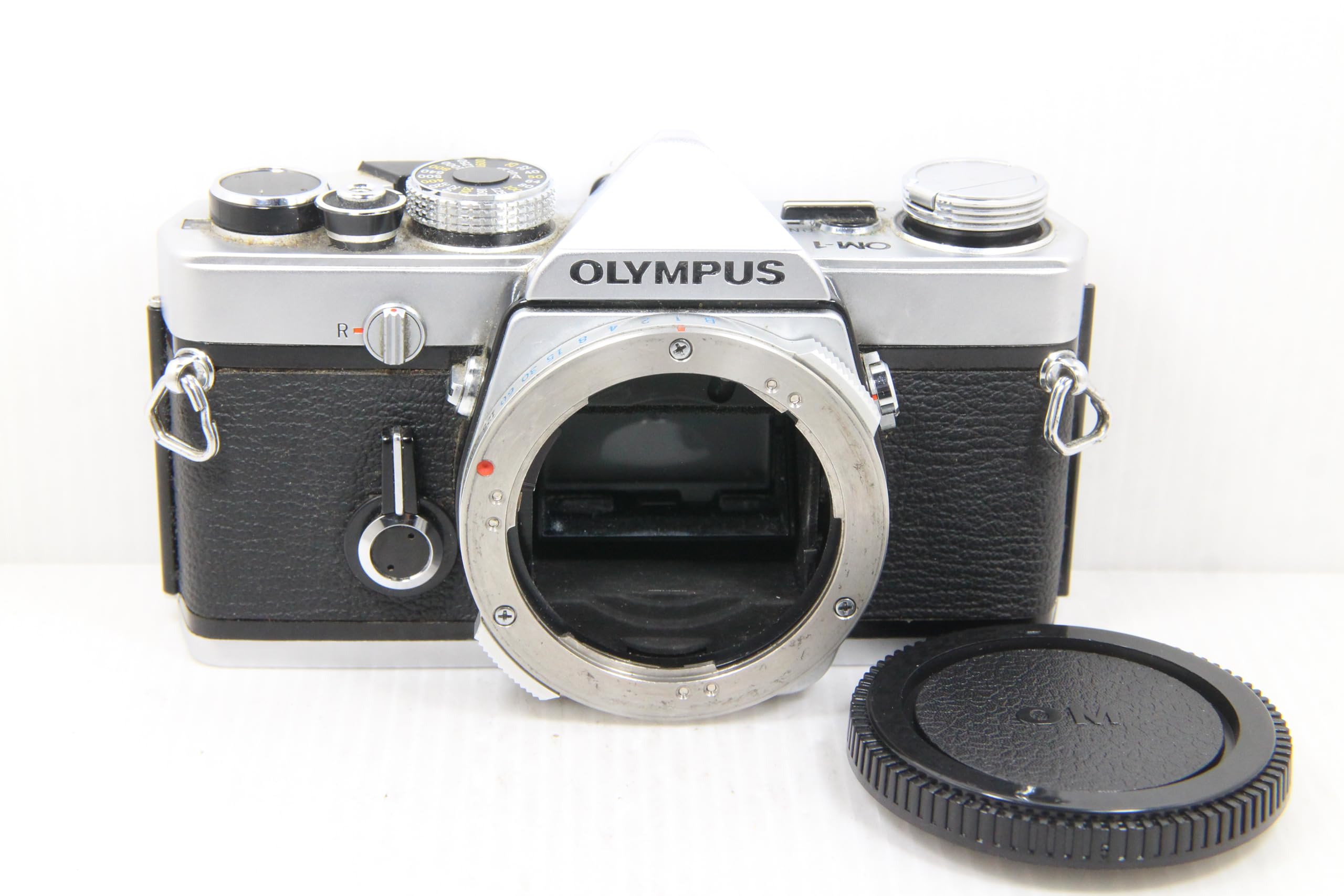 【メーカー名】オリンパス【メーカー型番】【ブランド名】OM SYSTEM/オリンパス【商品説明】OLYMPUS OM-1 シルバー・画像はイメージ写真ですので付属品など画像の通りではないこともございます。　付属品については商品タイトルに記載がない場合がありますので、　ご不明な場合はメッセージにてお問い合わせください。・当店ではレコード盤には商品タイトルに［レコード］と表記しております。　表記がない物はすべてCDですのでご注意ください。・当店では初期不良に限り、商品到着から7日間は返品を 受付けております。　お問い合わせ・メールにて不具合詳細をご連絡ください。・他モールとの併売品の為、完売の際はキャンセルご連絡させて頂きます。・中古品の商品タイトルに「限定」「初回」「保証」「DLコード」などの表記がありましても、　特典・付属品・帯・保証等は付いておりません。・電子辞書、コンパクトオーディオプレーヤー等のイヤホンは写真にありましても　衛生上、基本お付けしておりません。※未使用品は除く・品名に【import】【輸入】【北米】【海外】等の国内商品でないと把握できる表記商品について　国内のDVDプレイヤー、ゲーム機で稼働しない場合がございます。予めご了承の上、購入ください。・掲載と付属品が異なる場合は確認のご連絡をさせて頂きます。ご注文からお届けまで1、ご注文⇒ご注文は24時間受け付けております。2、注文確認⇒ご注文後、当店から注文確認メールを送信します。3、お届けまで3〜10営業日程度とお考えください。4、入金確認⇒前払い決済をご選択の場合、ご入金確認後、配送手配を致します。5、出荷⇒配送準備が整い次第、出荷致します。配送業者、追跡番号等の詳細をメール送信致します。6、到着⇒出荷後、1〜3日後に商品が到着します。　※離島、北海道、九州、沖縄は遅れる場合がございます。予めご了承下さい。・お電話でのお問合せは少人数で運営の為受け付けておりませんので、お問い合わせ・メールにてお願い致します。★お客様都合によるご注文後のキャンセル・返品は　お受けしておりませんのでご了承ください。