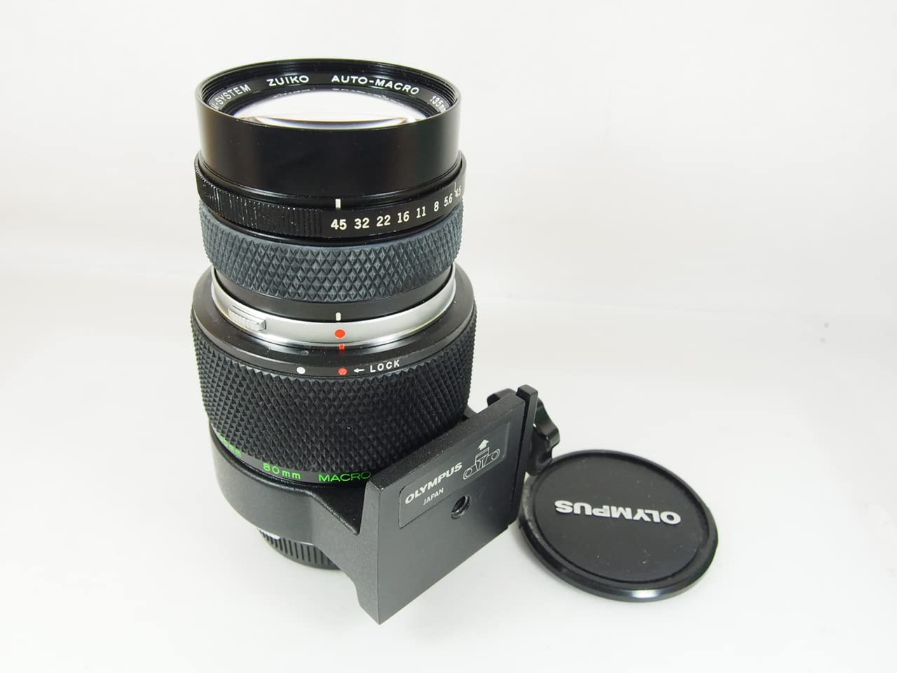 【中古】【非常に良い】Olympus MFレンズ MC OM 135mm F4.5 macro チューブ付き