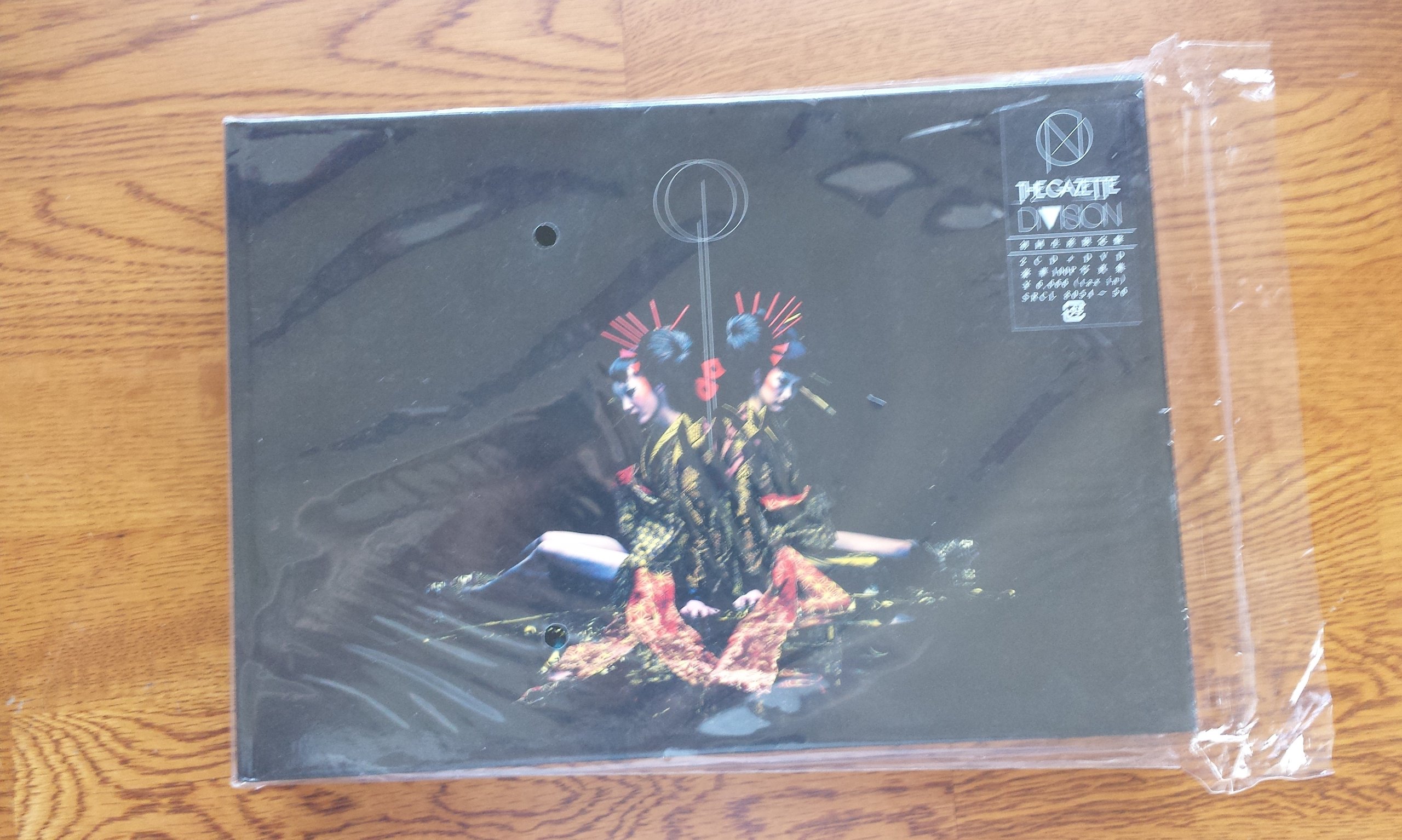 【メーカー名】SMR【メーカー型番】【ブランド名】SONY MUSIC【商品説明】DIVISION(盤)(DVD付)・画像はイメージ写真ですので付属品など画像の通りではないこともございます。　付属品については商品タイトルに記載がない場合がありますので、　ご不明な場合はメッセージにてお問い合わせください。・当店ではレコード盤には商品タイトルに［レコード］と表記しております。　表記がない物はすべてCDですのでご注意ください。・当店では初期不良に限り、商品到着から7日間は返品を 受付けております。　お問い合わせ・メールにて不具合詳細をご連絡ください。・他モールとの併売品の為、完売の際はキャンセルご連絡させて頂きます。・中古品の商品タイトルに「限定」「初回」「保証」「DLコード」などの表記がありましても、　特典・付属品・帯・保証等は付いておりません。・電子辞書、コンパクトオーディオプレーヤー等のイヤホンは写真にありましても　衛生上、基本お付けしておりません。※未使用品は除く・品名に【import】【輸入】【北米】【海外】等の国内商品でないと把握できる表記商品について　国内のDVDプレイヤー、ゲーム機で稼働しない場合がございます。予めご了承の上、購入ください。・掲載と付属品が異なる場合は確認のご連絡をさせて頂きます。ご注文からお届けまで1、ご注文⇒ご注文は24時間受け付けております。2、注文確認⇒ご注文後、当店から注文確認メールを送信します。3、お届けまで3〜10営業日程度とお考えください。4、入金確認⇒前払い決済をご選択の場合、ご入金確認後、配送手配を致します。5、出荷⇒配送準備が整い次第、出荷致します。配送業者、追跡番号等の詳細をメール送信致します。6、到着⇒出荷後、1〜3日後に商品が到着します。　※離島、北海道、九州、沖縄は遅れる場合がございます。予めご了承下さい。・お電話でのお問合せは少人数で運営の為受け付けておりませんので、お問い合わせ・メールにてお願い致します。★お客様都合によるご注文後のキャンセル・返品は　お受けしておりませんのでご了承ください。