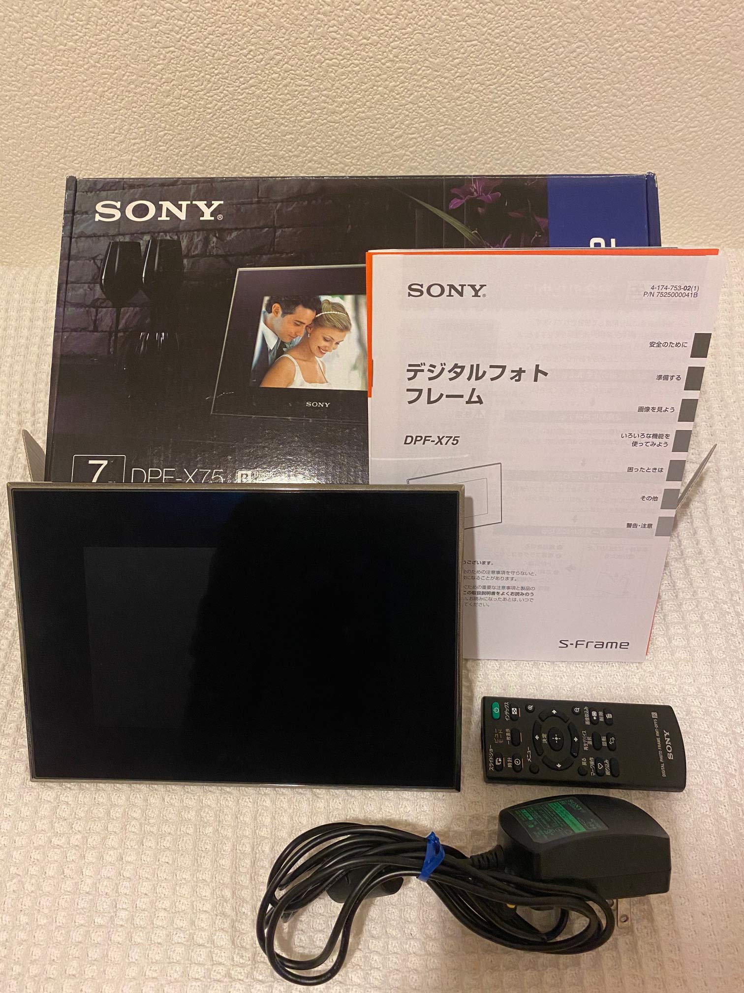 【中古】【非常に良い】SONY デジタルフォトフレーム S-Frame X75 7.0型 内蔵メモリー2GB ブラック DPF-X75/B