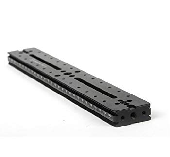 【商品名】SUNWAYFOTO フリープレート DPG-3016R [正規日本代理店]【メーカー名】SUNWAYFOTO【メーカー型番】DPG-3016R【ブランド名】SUNWAYFOTO【商品説明】SUNWAYFOTO フリープレート DPG-3016R [正規日本代理店]両面にアリガタが付いているアルカスイス互換のフリープレート（レール）です。マクロ撮影やパノラマ撮影、2台のカメラでの撮影など、いろいろな用途で使用することができます。高精度CNCマシンで航空機用アルミニウムを削り出して作られています高品質のアルマイト処理が施されています。長さ：300mm　重量：304g当店では初期不良に限り、商品到着から7日間は返品を 受付けております。・通常3日〜5日でお届けできます。万が一、品切れの場合は2週間程度でお届け致します。ご注文からお届けまで1、ご注文⇒ご注文は24時間受け付けております。2、注文確認⇒ご注文後、当店から注文確認メールを送信します。3、在庫確認⇒国内在庫：3〜5日程度でお届け。　海外在庫：2週間程度でお届け。　※在庫切れの場合はご連絡させて頂きます。4、入金確認⇒前払い決済をご選択の場合、ご入金確認後、配送手配を致します。5、出荷⇒配送準備が整い次第、出荷致します。配送業者、追跡番号等の詳細をメール送信致します。6、到着⇒出荷後、1〜3日後に商品が到着します。　※離島、北海道、九州、沖縄は遅れる場合がございます。予めご了承下さい。